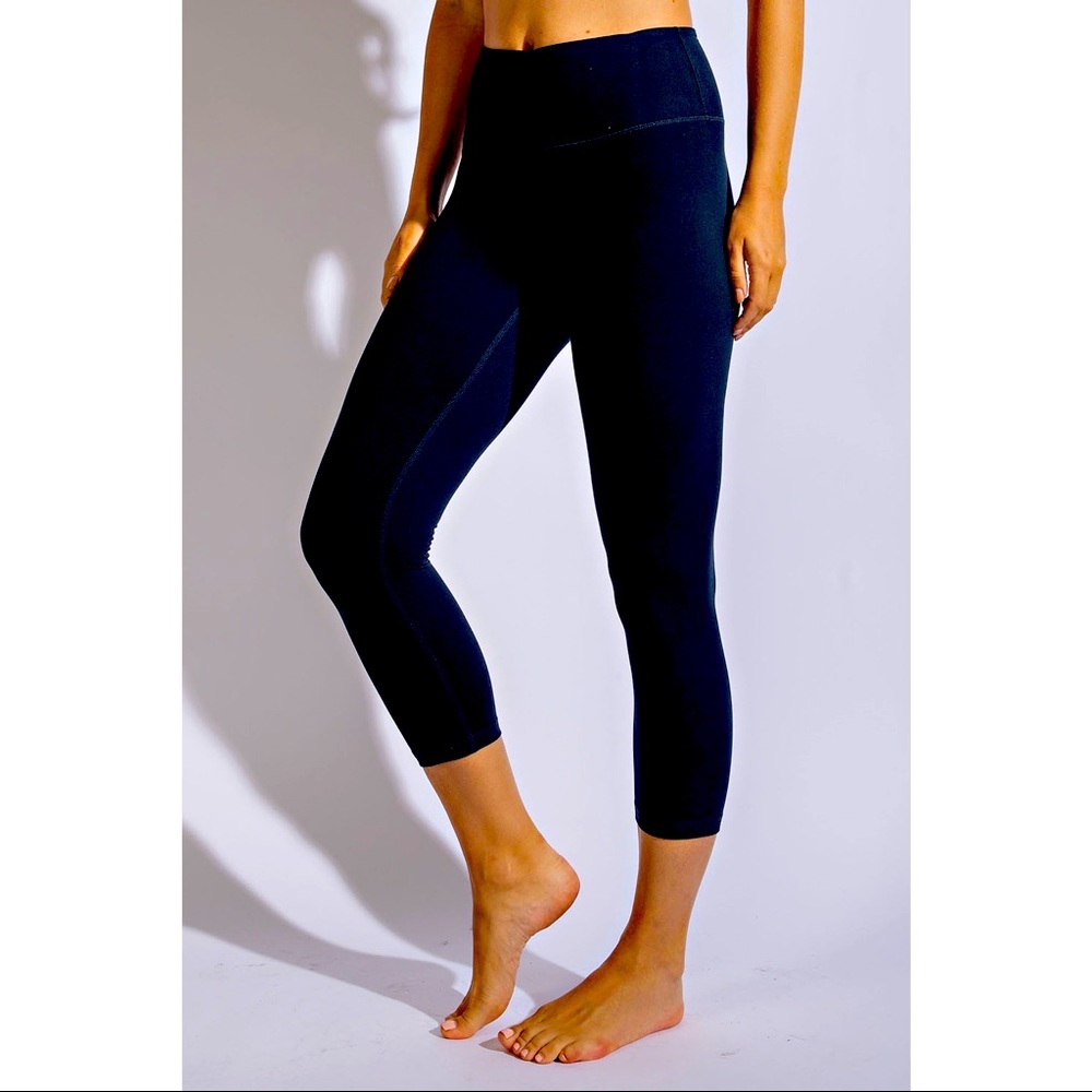 Black Capri yoga leggings